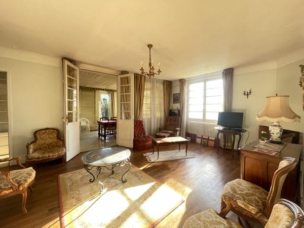 MAISON EN PIERRE EDIFIEE SUR SOUS SOL // PARC DE 3076 M2