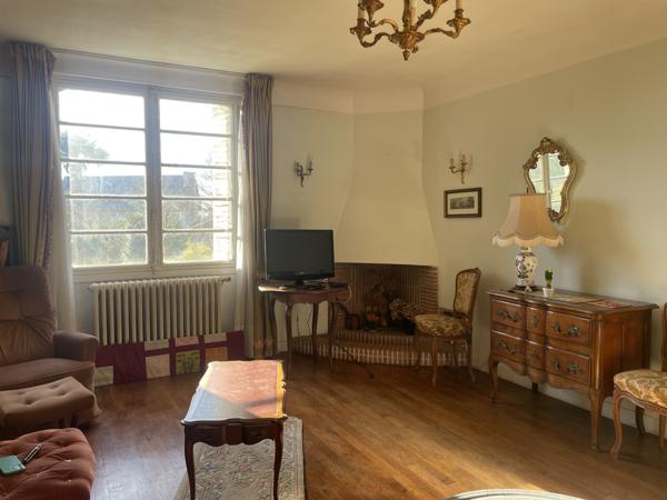 MAISON EN PIERRE EDIFIEE SUR SOUS SOL // PARC DE 3076 M2