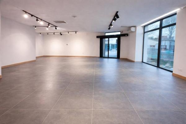 Location / Local Commercial