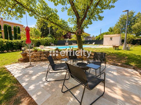Maison
         6 pièces
        - 153 m² Exclusivité 560 000 € *