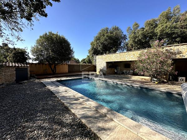 A VENDRE 83470 SAINT MAXIMIN LA SAINTE BAUME MAISON PLAIN PIED 210 M² SUR 1500M² DE JARDIN  T2 INDEPENDANT PISCINE  CUISINE D ETE  GARAGE