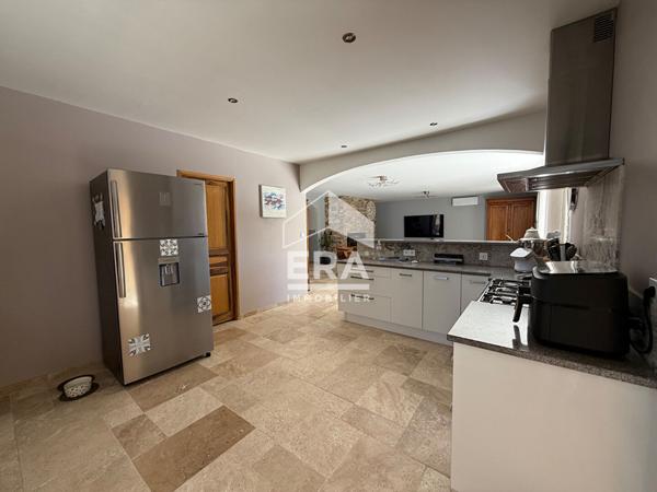 A VENDRE 83470 SAINT MAXIMIN LA SAINTE BAUME MAISON PLAIN PIED 210 M² SUR 1500M² DE JARDIN  T2 INDEPENDANT PISCINE  CUISINE D ETE  GARAGE