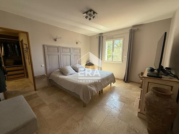 A VENDRE 83470 SAINT MAXIMIN LA SAINTE BAUME MAISON PLAIN PIED 210 M² SUR 1500M² DE JARDIN  T2 INDEPENDANT PISCINE  CUISINE D ETE  GARAGE