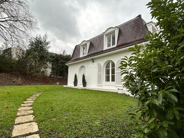 Maison Pontoise 6 pièce(s) 124.70 m2 €588 000 ** - Référence 11160