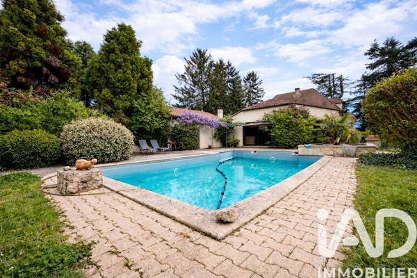 Maison à vendre 6 pièces 205 m² Saint-Laurent-des-Vignes