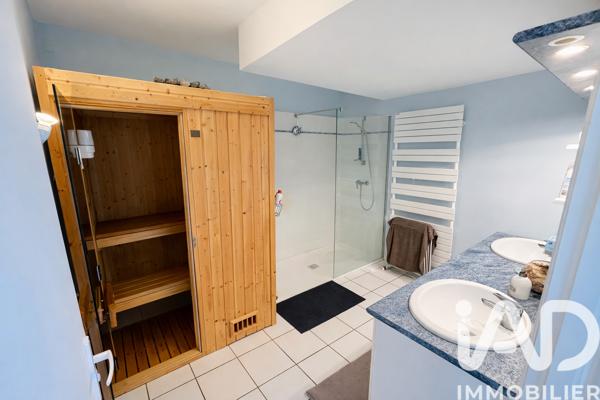 Maison à vendre 6 pièces 205 m² Saint-Laurent-des-Vignes