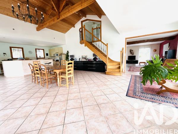 Maison à vendre 6 pièces 205 m² Saint-Laurent-des-Vignes