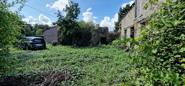 MORBIHAN Maison en pierre, 3 chambres avec maison en pierre attenante à rénover, grand jardin, parking, environnement calme