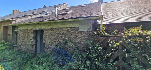 MORBIHAN Maison en pierre, 3 chambres avec maison en pierre attenante à rénover, grand jardin, parking, environnement calme