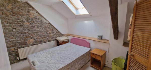 MORBIHAN Maison en pierre, 3 chambres avec maison en pierre attenante à rénover, grand jardin, parking, environnement calme