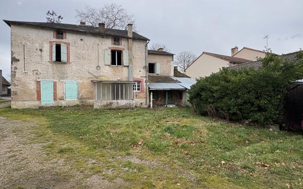 Maison à vendre    8 pièces •  Lathus-Saint-Rémy