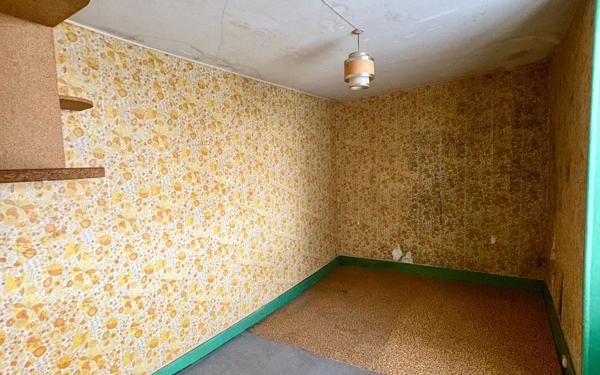 Maison à vendre    8 pièces •  Lathus-Saint-Rémy