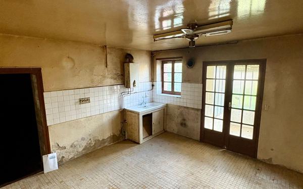 Maison à vendre    8 pièces •  Lathus-Saint-Rémy