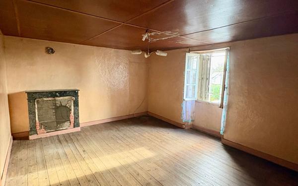 Maison à vendre    8 pièces •  Lathus-Saint-Rémy