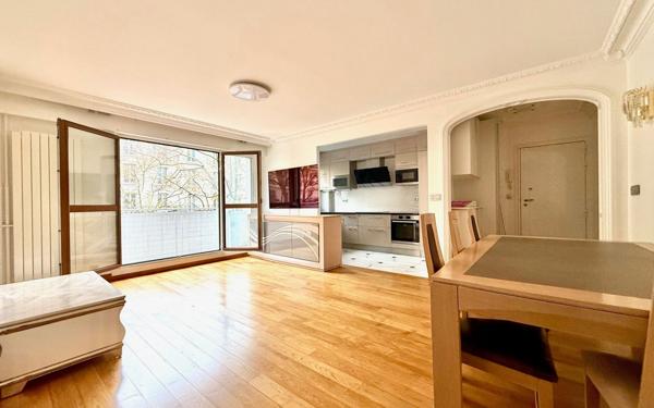 Appartement à vendre    4 pièces • 70,50 m2 Paris 11