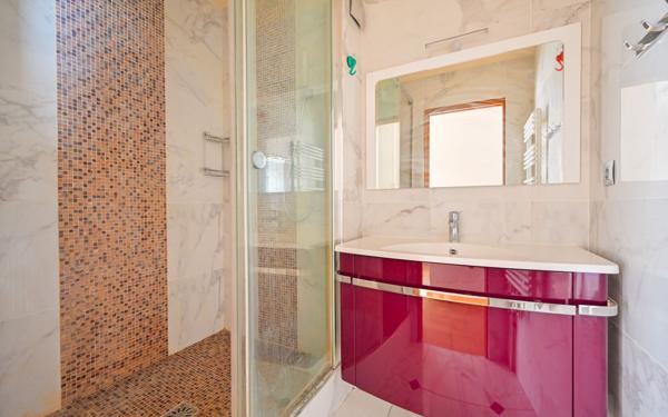 Appartement à vendre    4 pièces • 70,50 m2 Paris 11