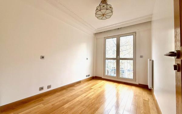 Appartement à vendre    4 pièces • 70,50 m2 Paris 11