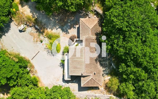 Maison à vendre    5 pièces • 136,50 m2 Saint-Alban-Auriolles