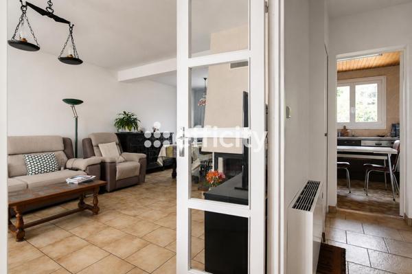 Maison
         6 pièces
        - 109 m² Exclusivité 385 000 € *