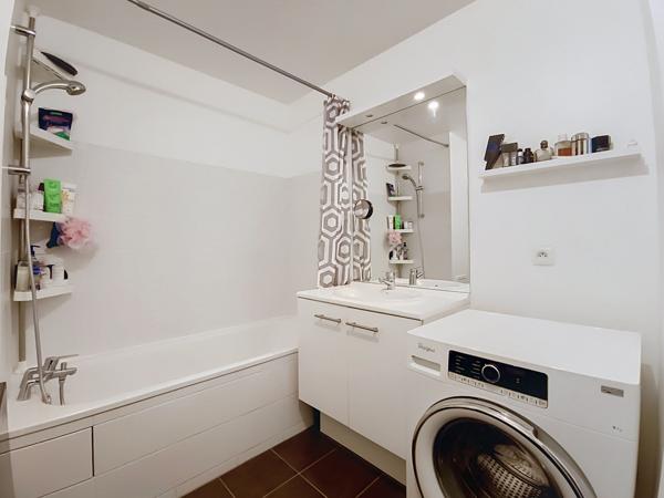 Appartement
         3 pièces
        - 59 m² Exclusivité 215 000 € *