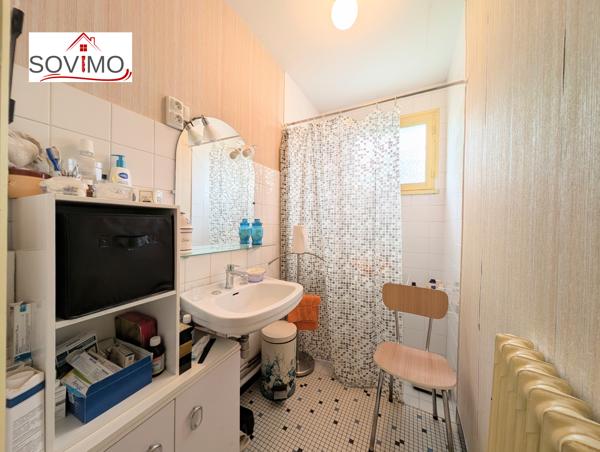 IDÉALEMENT SITUÉ, AGRÉABLE PLAIN PIED INDÉPENDANT AVEC GARAGE ET JARDIN