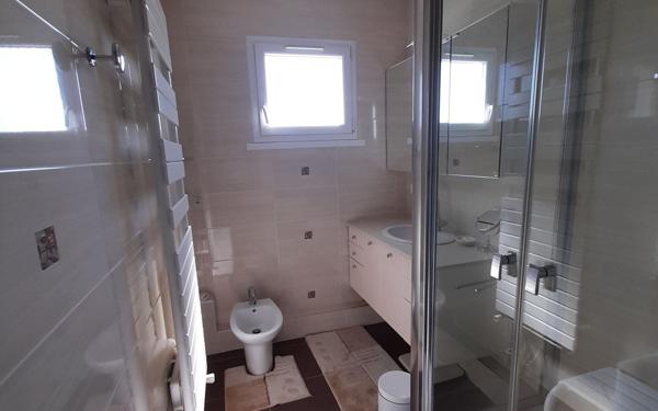 Immeuble à vendre    12 pièces • 279 m2 Thiais