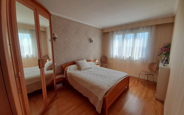 Immeuble à vendre    12 pièces • 279 m2 Thiais