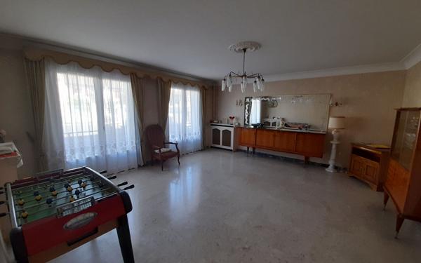 Immeuble à vendre    12 pièces • 279 m2 Thiais