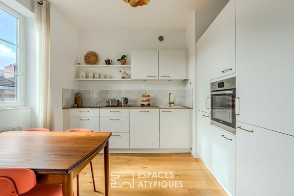 Charmant meublé de deux chambres avec stationnement