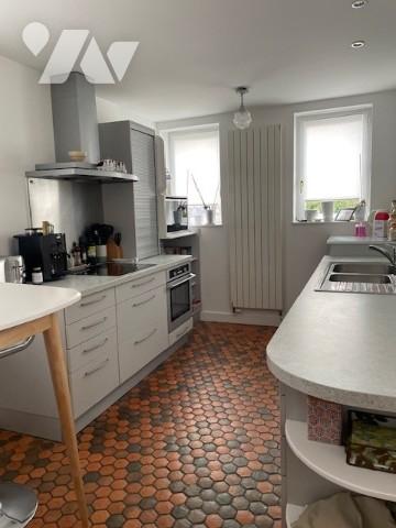 "EXCLUSIVITÉ" entre Vauban et Port de Lille.

Grande maison semi individuelle avec jardin, garage...