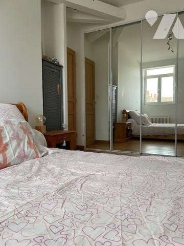 "EXCLUSIVITÉ" entre Vauban et Port de Lille.

Grande maison semi individuelle avec jardin, garage...