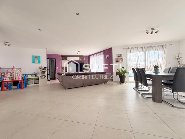 Maison de plain pied avec piscine