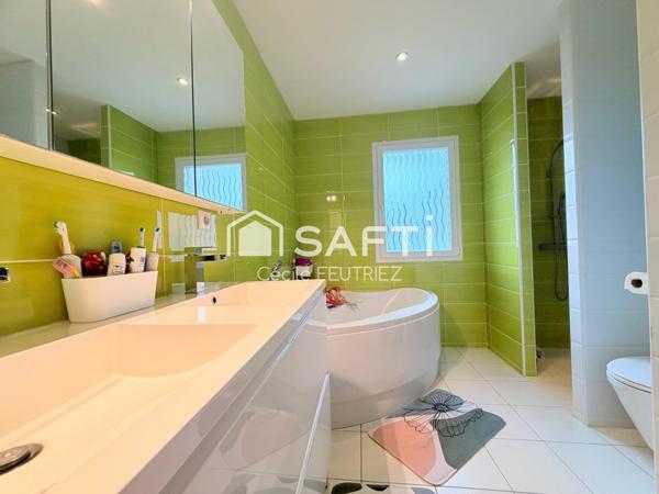 Maison de plain pied avec piscine