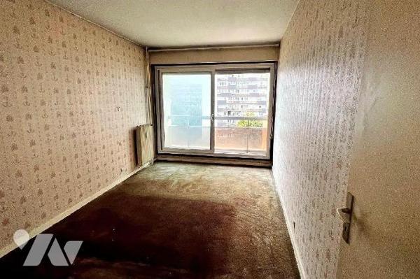 Situé au 7ème étage d'une résidence bien entretenue avec gardien, ascenseur et espace vert. Cet...