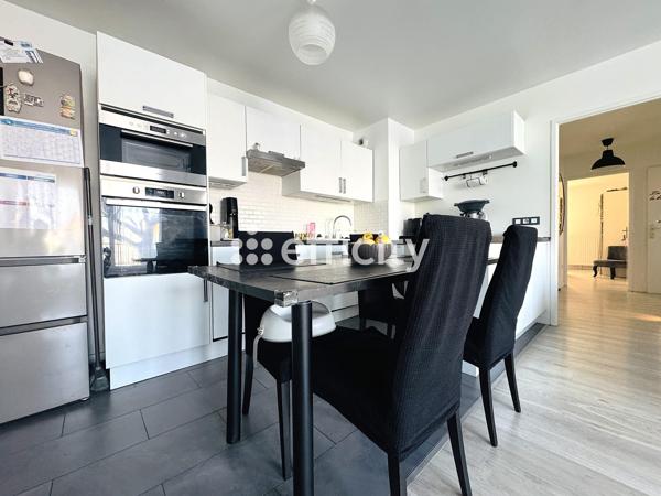 Appartement
         4 pièces
        - 71 m² 319 000 € *