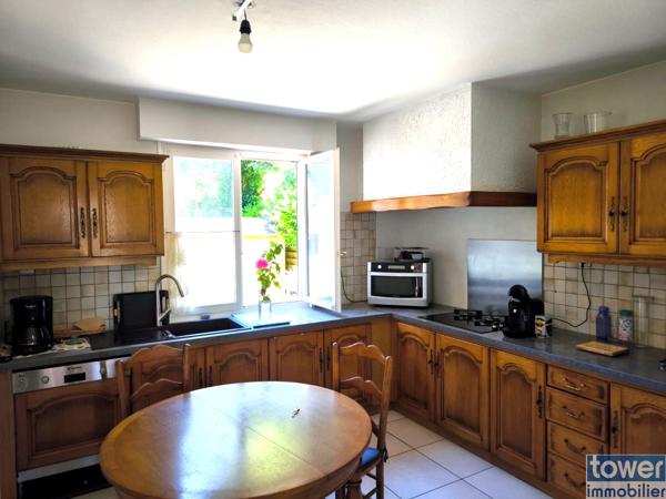 Maison de village
                                                                                                                                                                                                                                                                                                                        6 pièce(s)                                                                                                                                                                                                          4 chambre(s)                                                                                                                                                                                                          132  m²