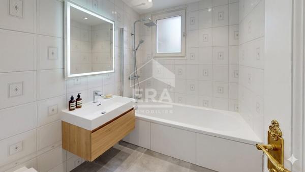 Appartement Paris 4 pièces  81 m2 A RENOVER