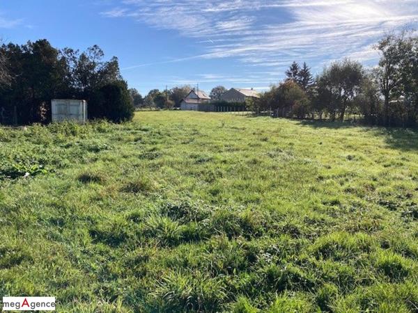 Terrain à SAINT-GERAND-LE-PUY, 03150 - 2052m²