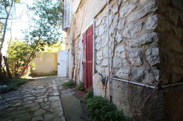 Jolie Villa de 130m2 habitables (avec 1 jardin & 1 belle terrasse) sur 1 terrain 175m2 à Mazargues