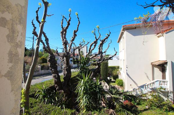Jolie Villa de 130m2 habitables (avec 1 jardin & 1 belle terrasse) sur 1 terrain 175m2 à Mazargues