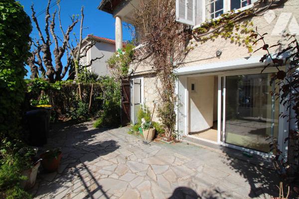 Jolie Villa de 130m2 habitables (avec 1 jardin & 1 belle terrasse) sur 1 terrain 175m2 à Mazargues