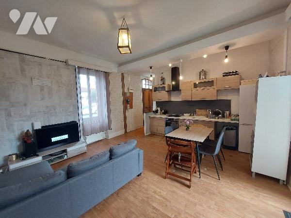 SAINT-GAUDENS, poche du centre-ville,  maison exposée sud avec jardin arboré et clôturé  de 971 m².