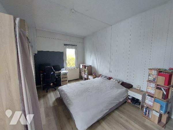 SAINT-GAUDENS, poche du centre-ville,  maison exposée sud avec jardin arboré et clôturé  de 971 m².