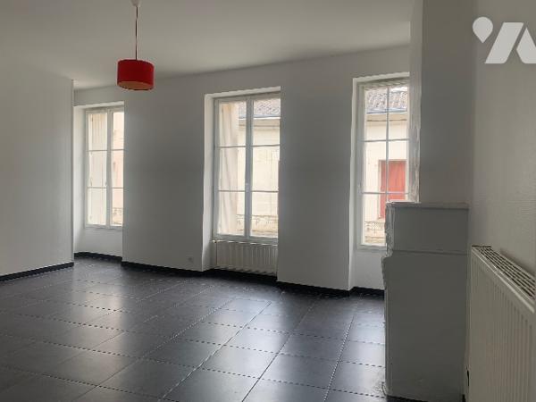 Immeuble de 4 logements et 1 local commercial