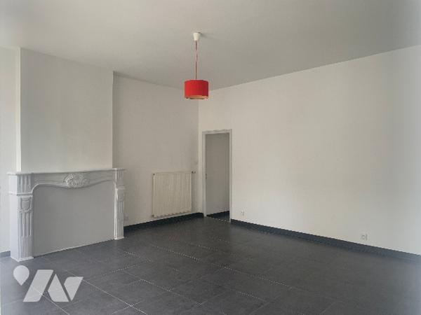 Immeuble de 4 logements et 1 local commercial