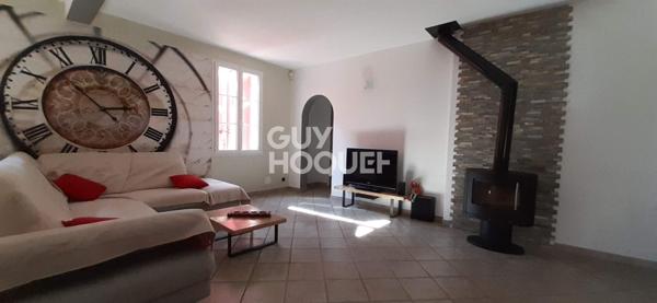 Maison spacieuse à vendre à Nîmes avec piscine et jardin
