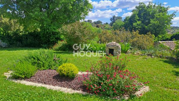 Maison spacieuse à vendre à Nîmes avec piscine et jardin