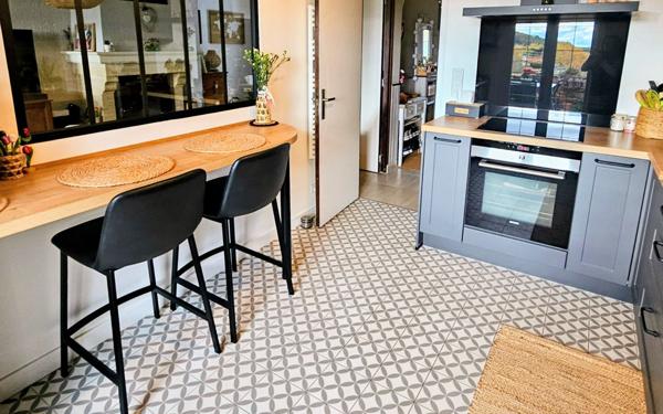 Maison à vendre    7 pièces •  La Ville-du-Bois