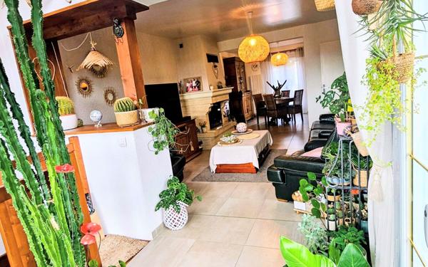 Maison à vendre    7 pièces •  La Ville-du-Bois