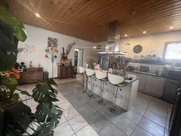 Maison 125 000 € Nuaillé-sur-Boutonne 4 p 127 m² DPE D